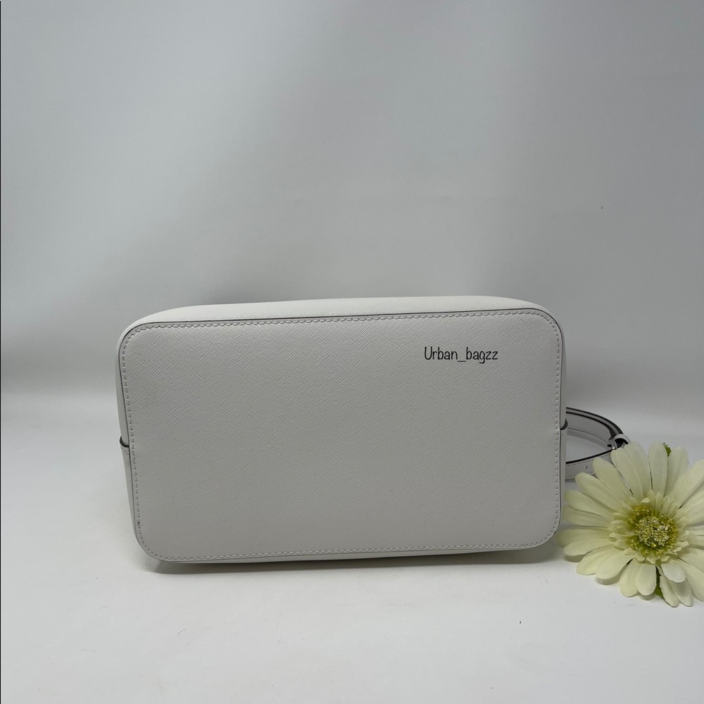 Michael Kors Suri Large Bucket Messenger - Picture 7 of 9